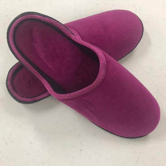 Isotoner Slippers